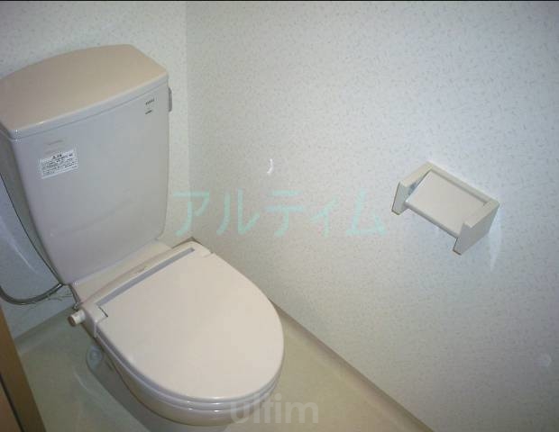 トイレ　※別タイプのお部屋の画像です。ご参考までに