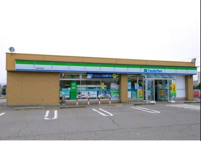 コンビニ　ファミリーマート（コンビニ）まで1200m