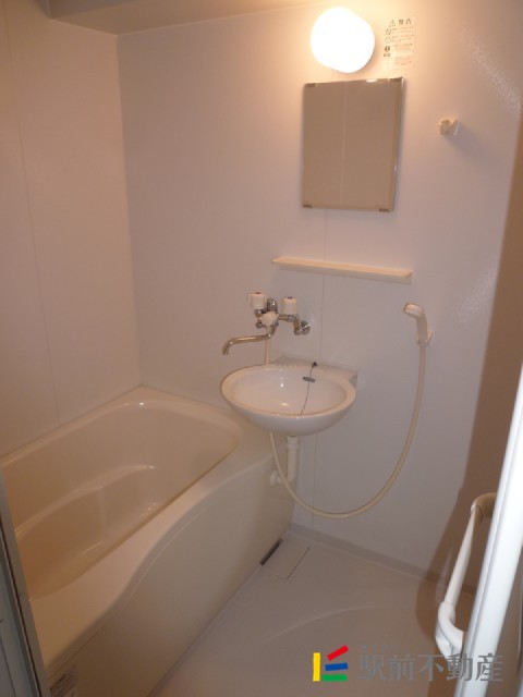 バス・シャワールーム　真っ白なバス