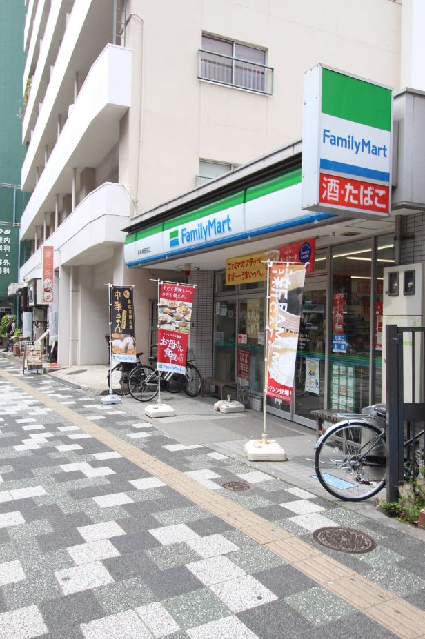 コンビニ　ファミリーマート新板橋駅前店（コンビニ）まで157m