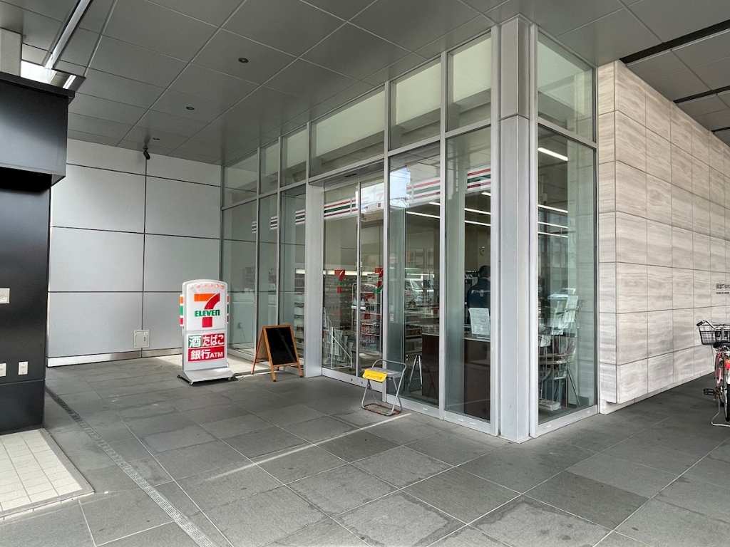 コンビニ　セブンイレブン 博多東比恵1丁目店（コンビニ）まで208m