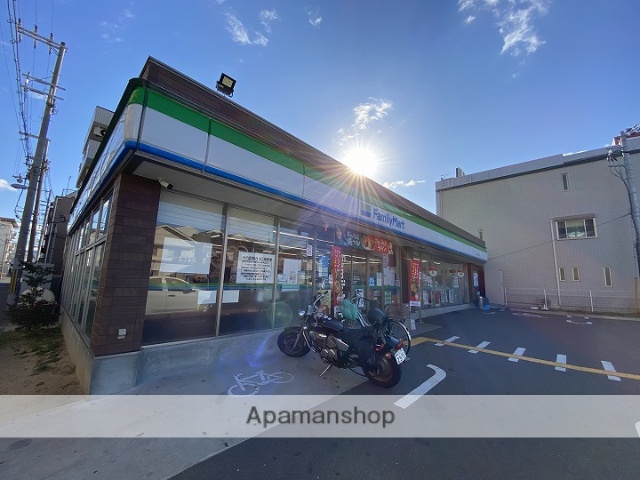 コンビニ　ファミリーマート（コンビニ）まで220m