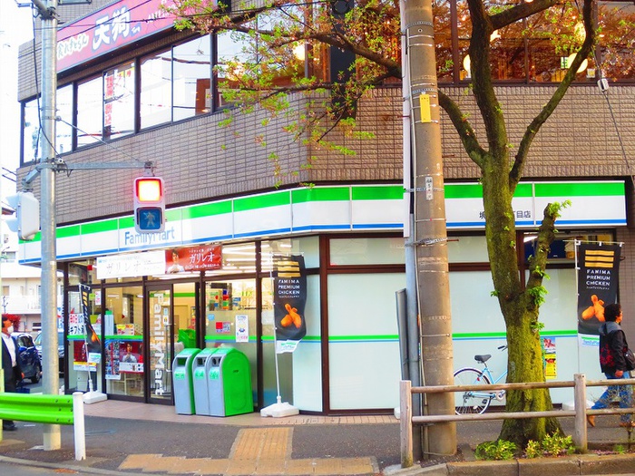 コンビニ　ファミリーマート（コンビニ）まで450m