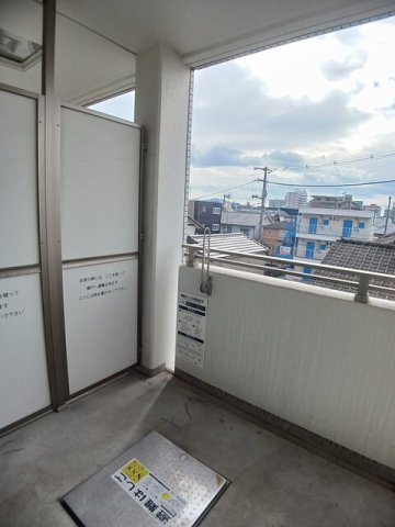 バルコニー　外からの目が気にならないバルコニーで洗濯物が干せます