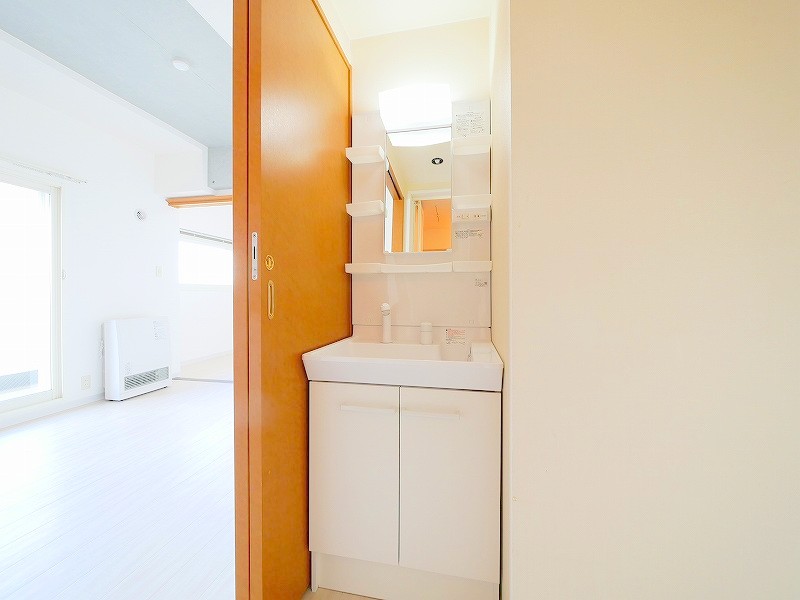 洗面設備　忙しい朝にうれしいシャンプードレッサー付きです♪