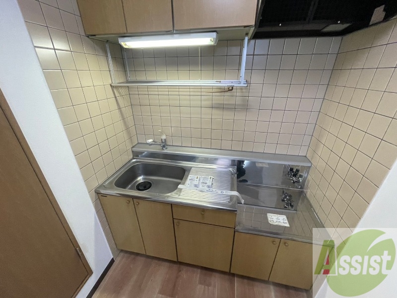 キッチン　大きくシンプルなキッチンです。一人暮らしは最適ですね。