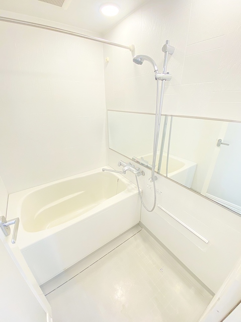 バス・シャワールーム　ピカピカバルスーム