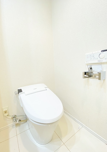 トイレ　温水洗浄便座