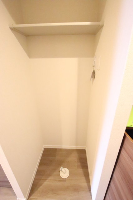その他　室内洗濯機置き場！！棚もあります♪