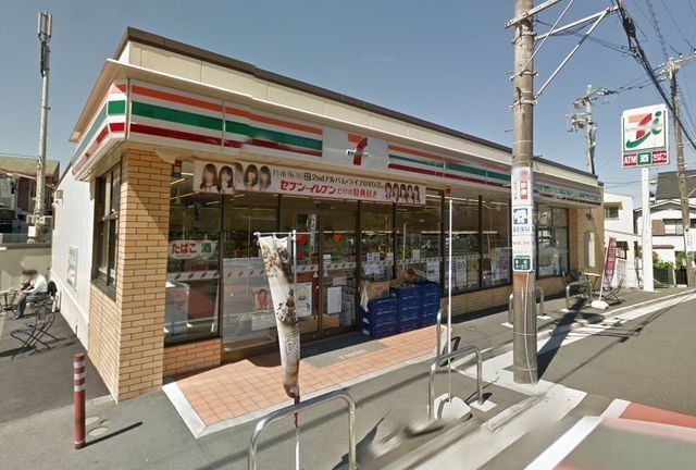 コンビニ　セブンイレブン（コンビニ）まで820m