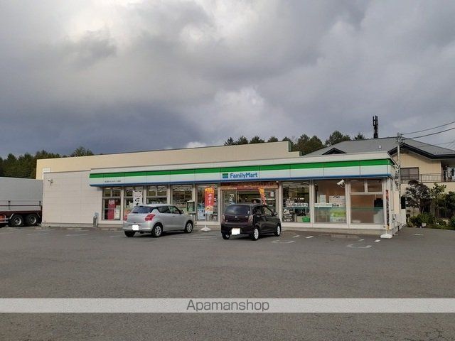コンビニ　ファミリーマート河口湖フォレ（コンビニ）まで1800m