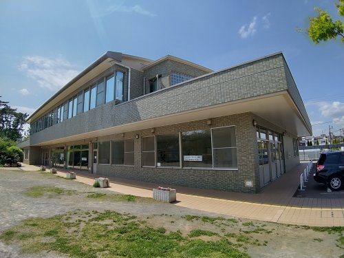 図書館　習志野市立谷津図書館（図書館）まで833m