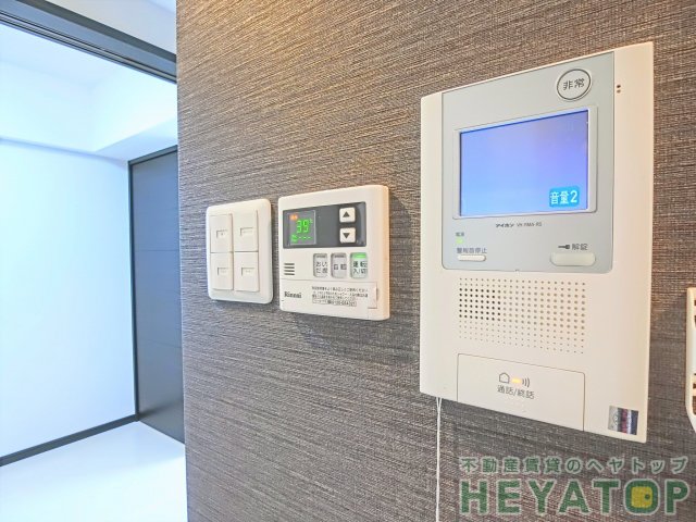 セキュリティ　不意の訪問もモニター付きドアホンで安心確認（同仕様写真）