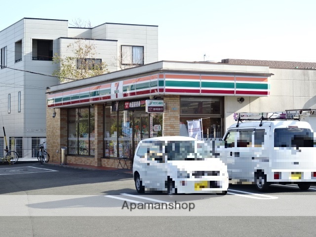 コンビニ　セブンイレブン（コンビニ）まで840m
