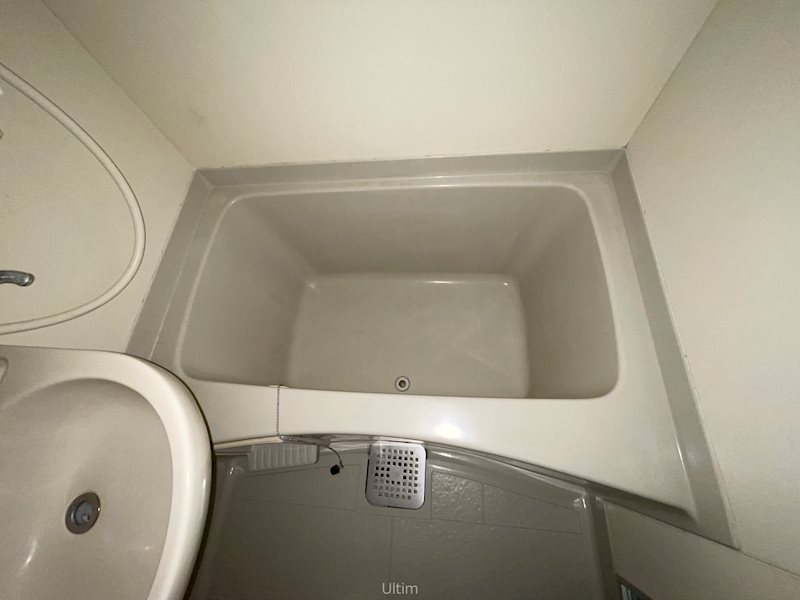 バス・シャワールーム　※同タイプの他のお部屋です