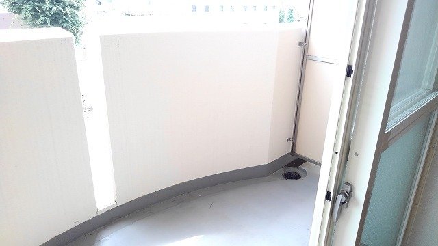 バルコニー　バルコニーからの眺めを楽しみながら食事をしませんか