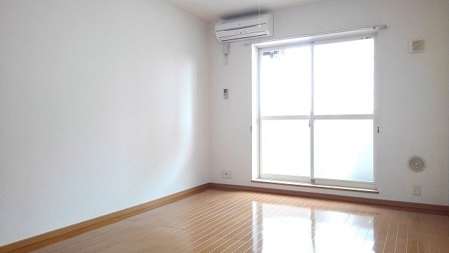 居室・リビング　明るい色調の室内です