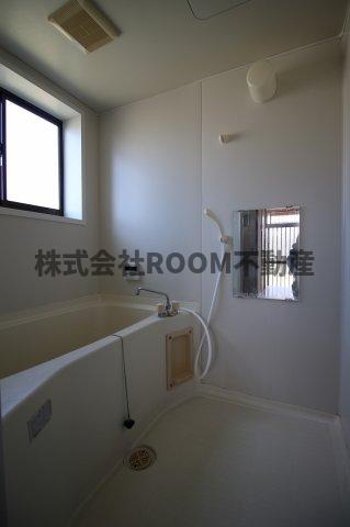 バス・シャワールーム　落ち着いた空間のお風呂です