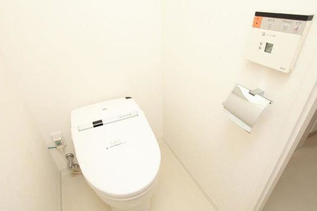 トイレ　※写真は同タイプ住戸です。