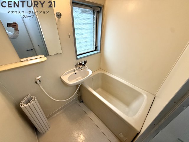 バス・シャワールーム　窓付きで換気が楽々！