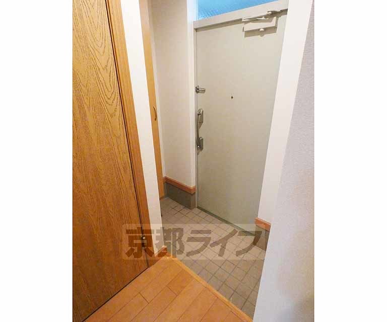 地下鉄烏丸線 北山駅 徒歩14分 2階建 築19年の玄関写真