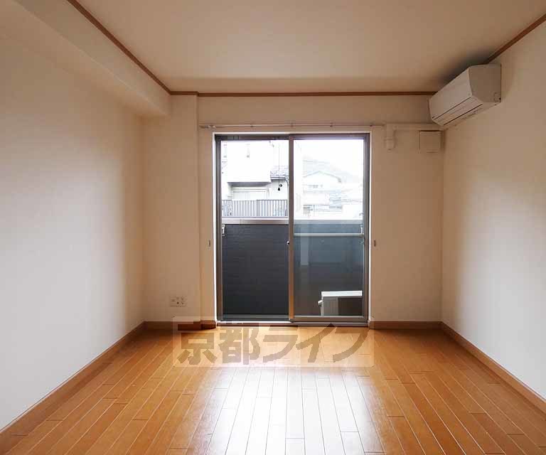 地下鉄烏丸線 北山駅 徒歩14分 2階建 築19年の居間写真