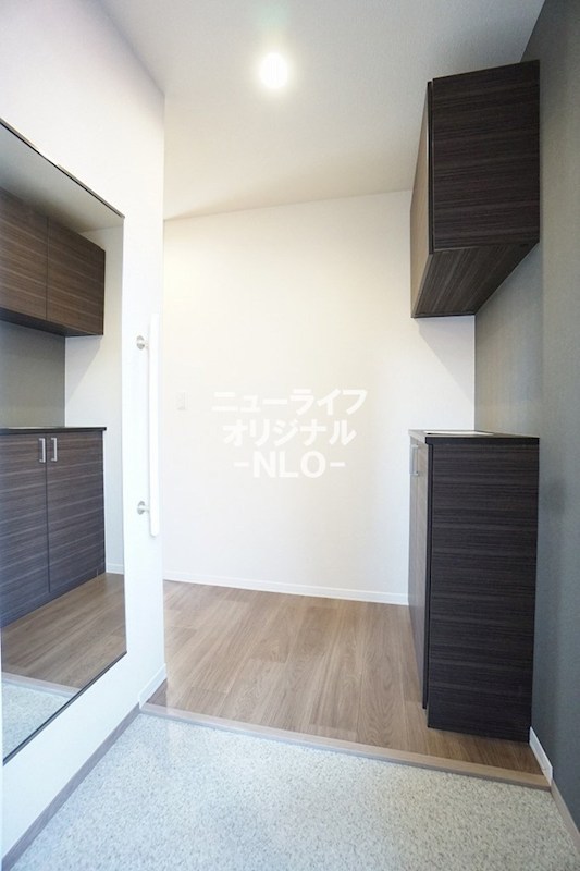 玄関　広々とした玄関スペース、シューズボックスも完備されています♪