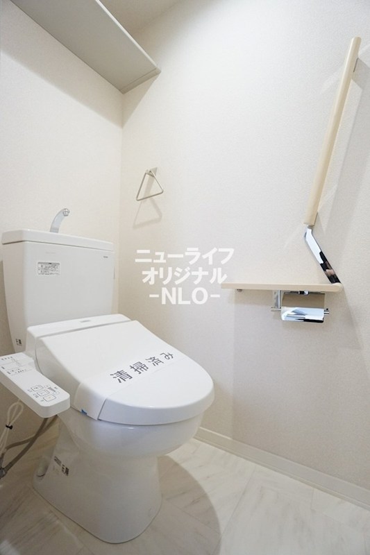 トイレ　温水洗浄便座仕様なので快適です♪