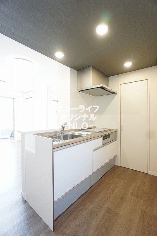 キッチン　サッと拭き上げることができてお手入れが楽なIHヒーター採用♪