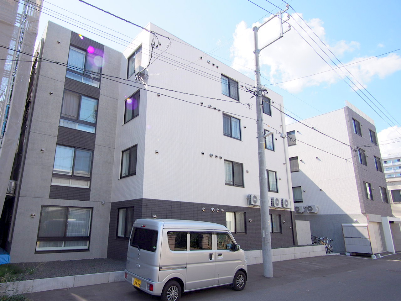 建物外観　都市ガス・Ｗｉ－Ｆｉ付ネット無料導入のマンションです♪