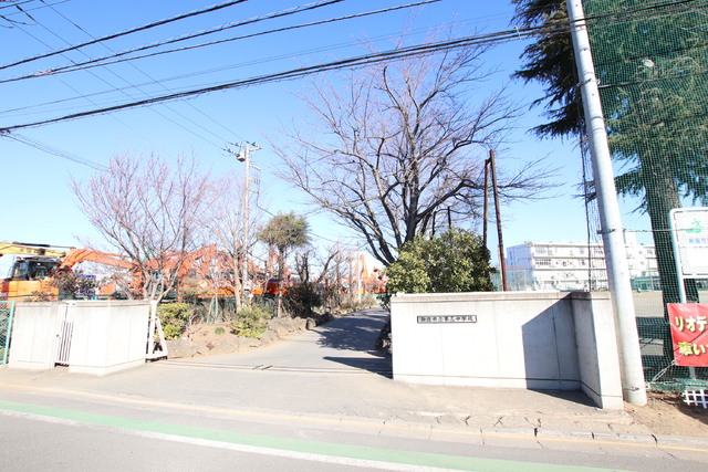 中学校　新座市立第三中学校（中学校）まで900m