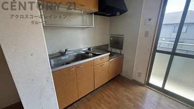 キッチン　壁付けのシステムキッチンです♪