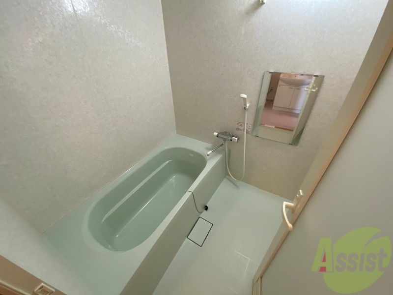 バス・シャワールーム　ユニットバスです。疲れを癒すのに欠かせませんね！