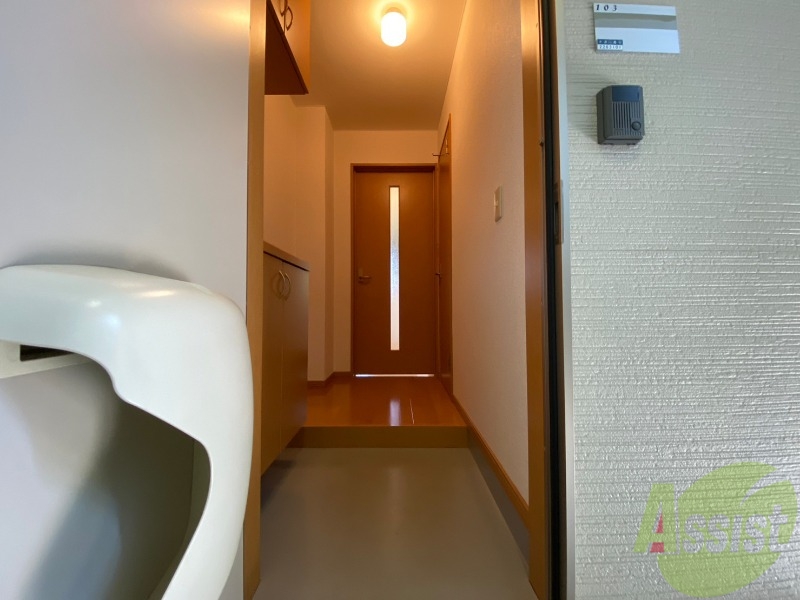 玄関　玄関の様子です。明るい印象ですね。気分もあがりそう。