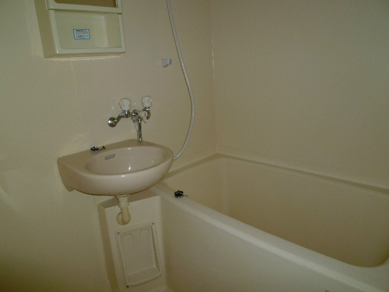 バス・シャワールーム　写真は類似