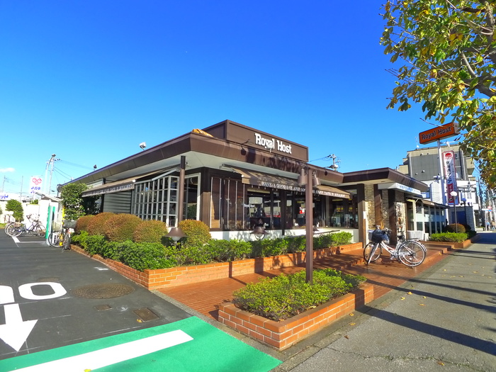 飲食店　ロイヤルホスト（飲食店）まで151m