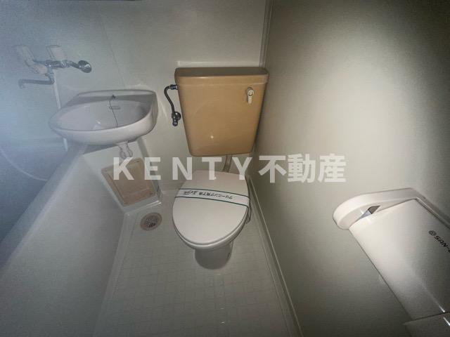 トイレ　落ち着いた色調のトイレです