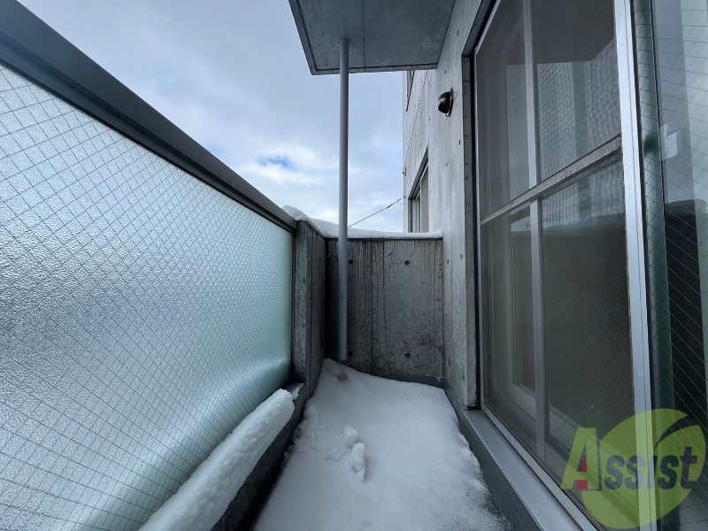 バルコニー　バルコニーは幅があり、広い印象を受けました。