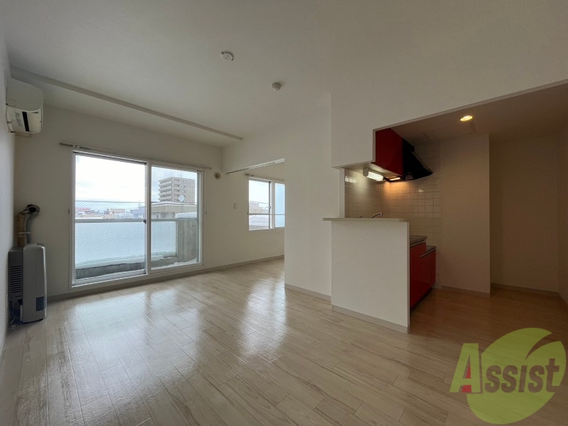 居室・リビング　広くてきれいなリビングです！快適に過ごせそうですね。