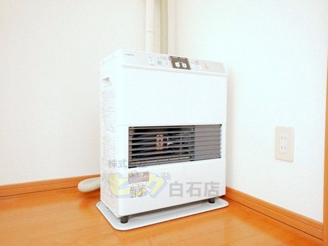 その他設備　冬は暖かく経済的な灯油ストーブがついています♪