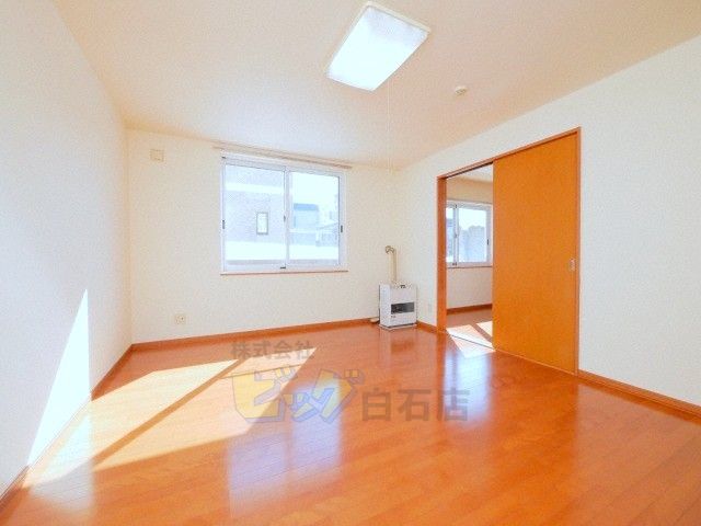 居室・リビング　日当たり良好で明るいお部屋です♪