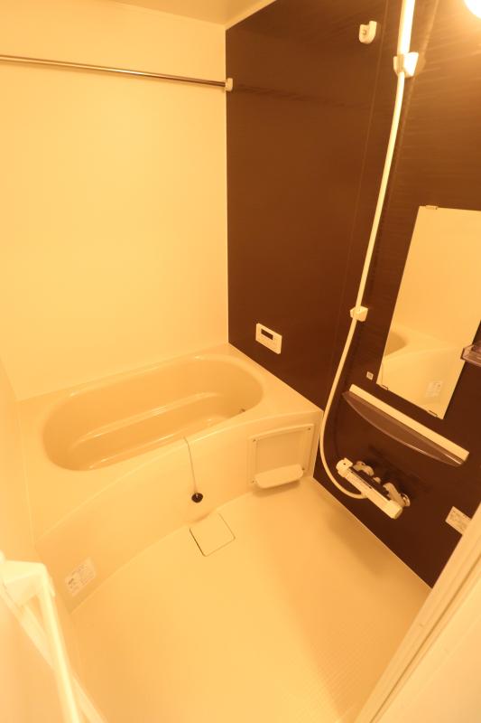 バス・シャワールーム　浴室乾燥、追い焚き付きです。