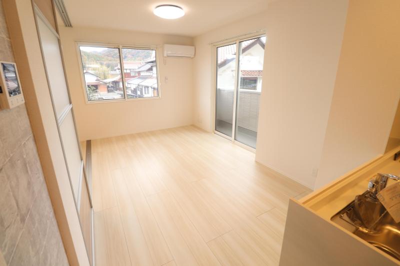 その他設備　リビング11.7帖、エアコン付きです。