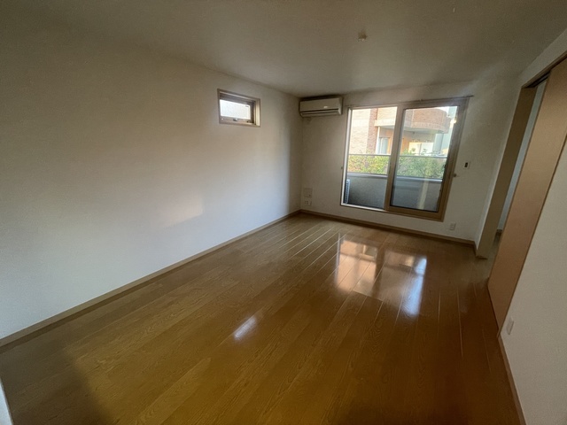 居室・リビング　反転になります。