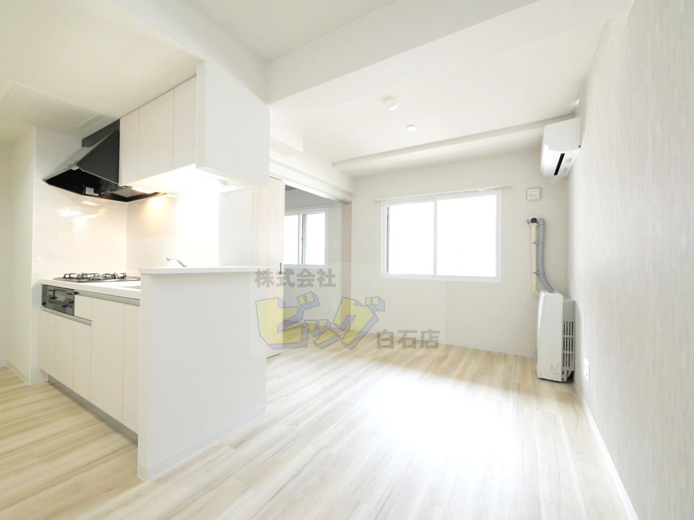 居室・リビング　陽当たり良好で明るいリビングです♪