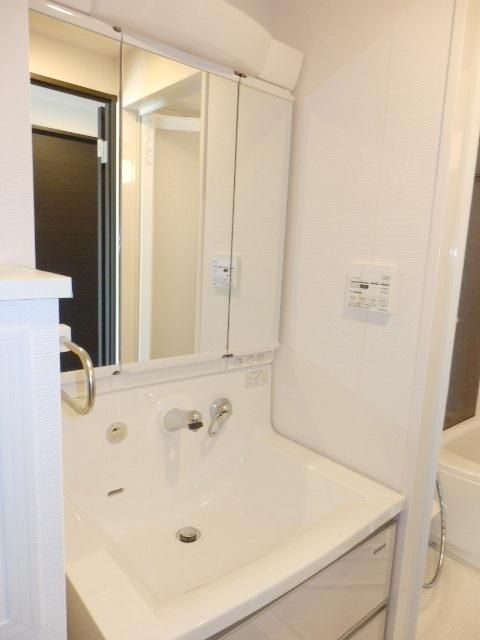 洗面設備　★大きな鏡の付いた洗面台★