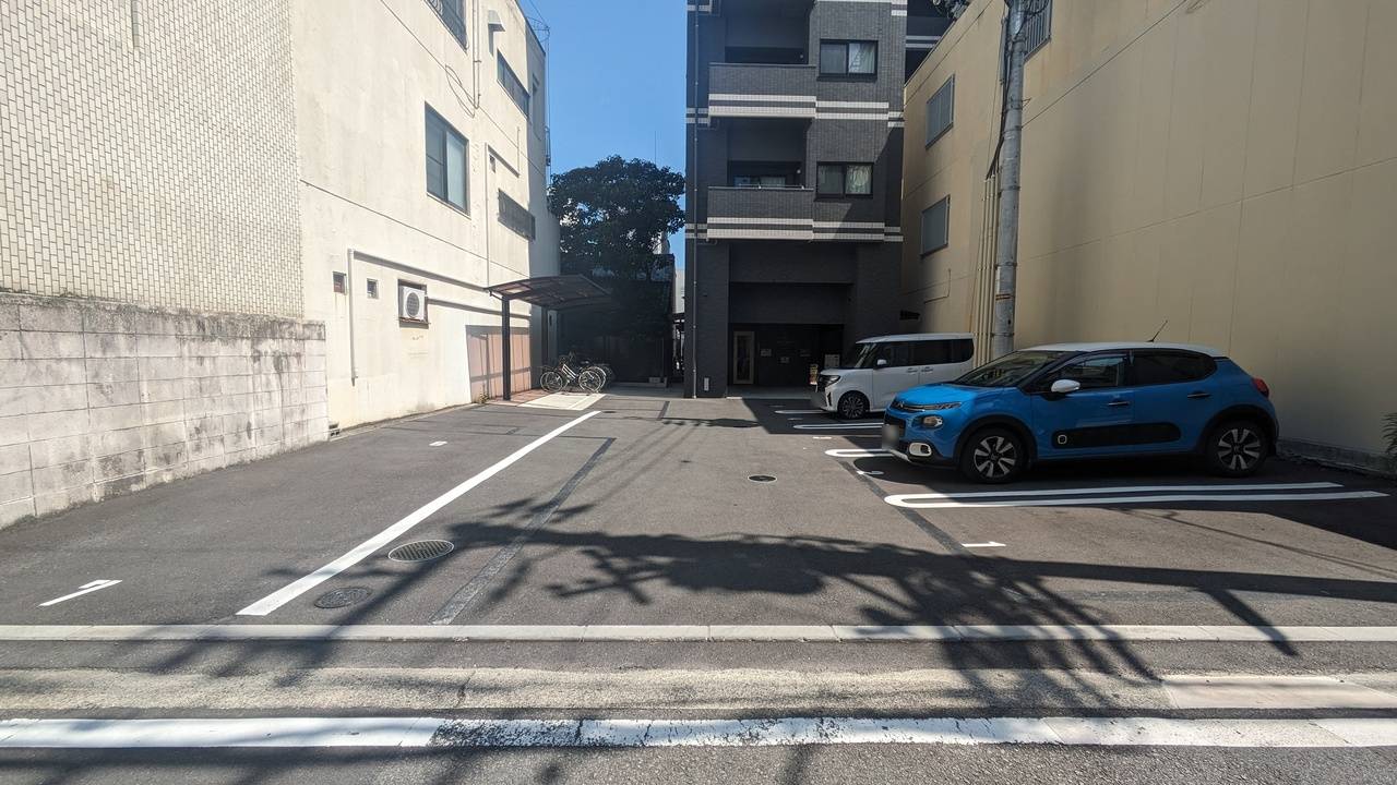 駐車場　駐車場
