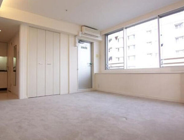 居室・リビング　写真は同タイプ住居です。