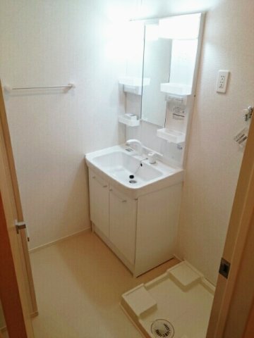 洗面設備　使いやすい洗面所です