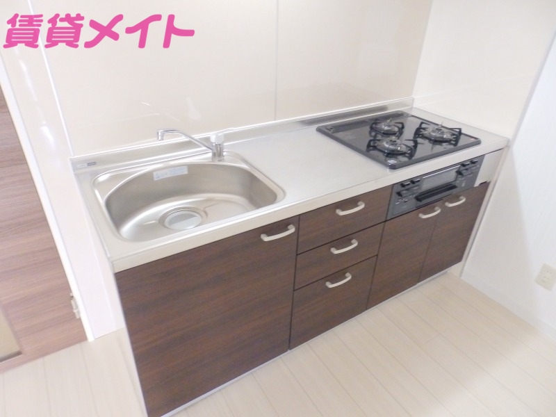 キッチン　同物件別部屋